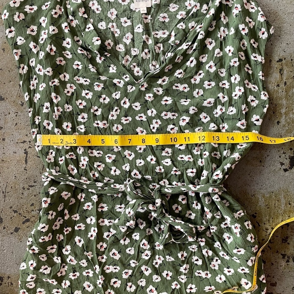 Kaileigh Green Sleeveless Tunic with Boho Floral Pattern and Tie Waist Sz Large - Picture 3 of 5